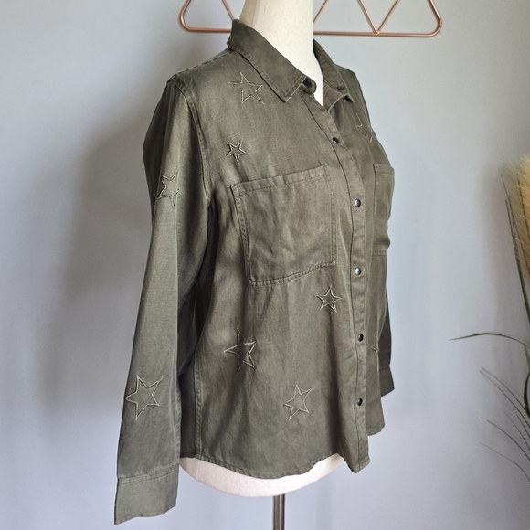 RAILS, New, Marcel Olive Green Embroidred Star Linen Blend Shirt, Size Medium - Picture 6 of 13